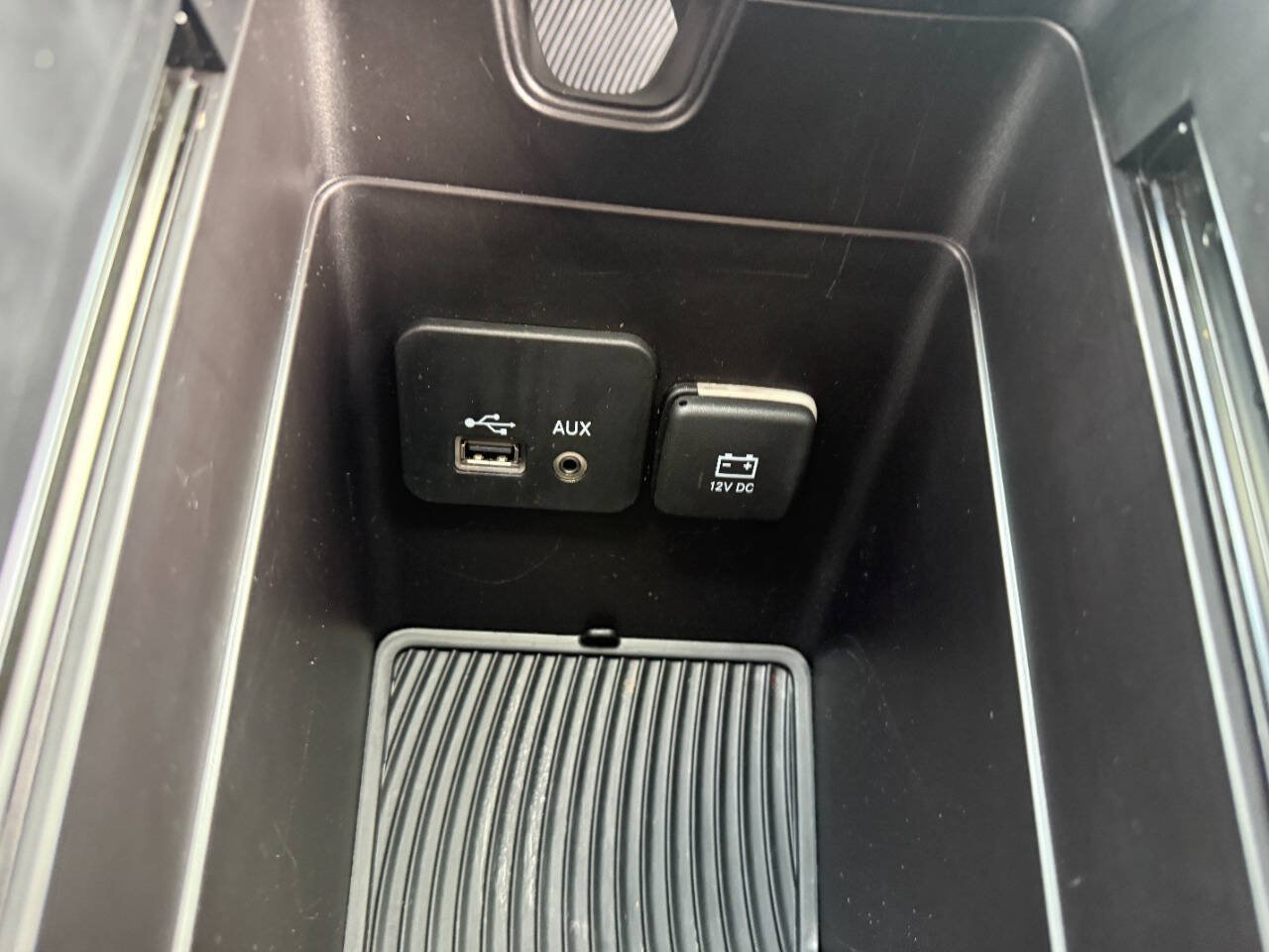 Used 2015 Chrysler 200 Limited w/ Convenience Group FWD image 19
