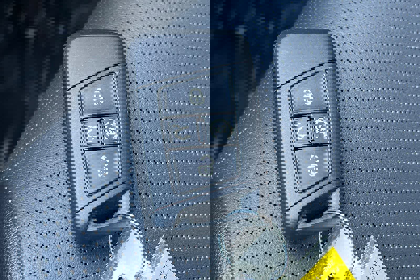 Used 2023 Volkswagen Taos SEL image 29