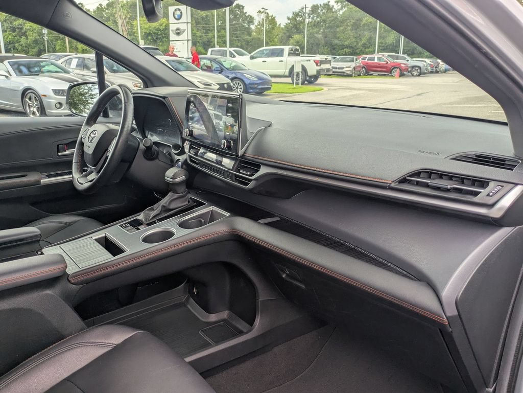 Used 2024 Toyota Sienna XSE FWD image 25