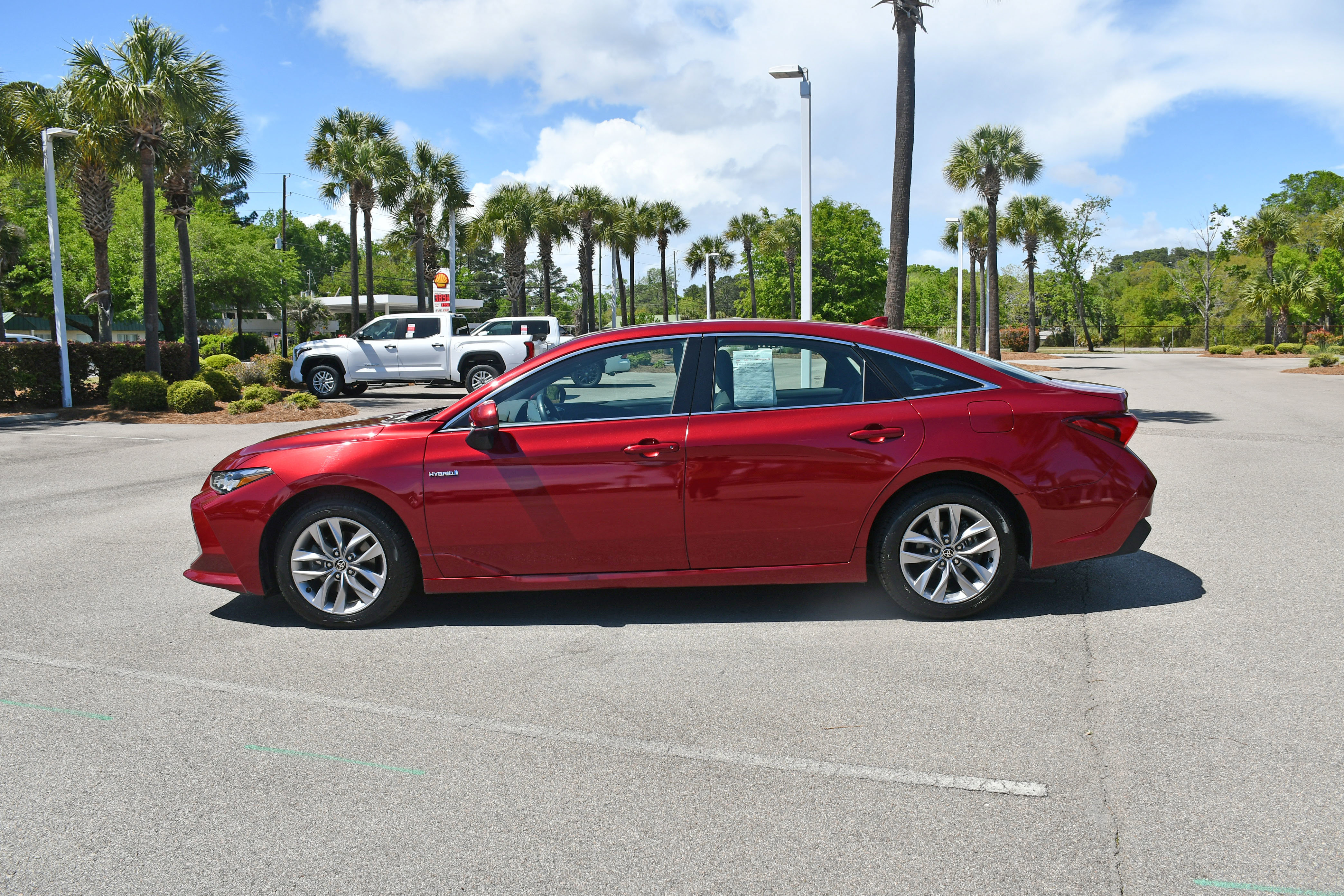 Certified 2021 Toyota Avalon XLE w/ Moonroof Package image 5