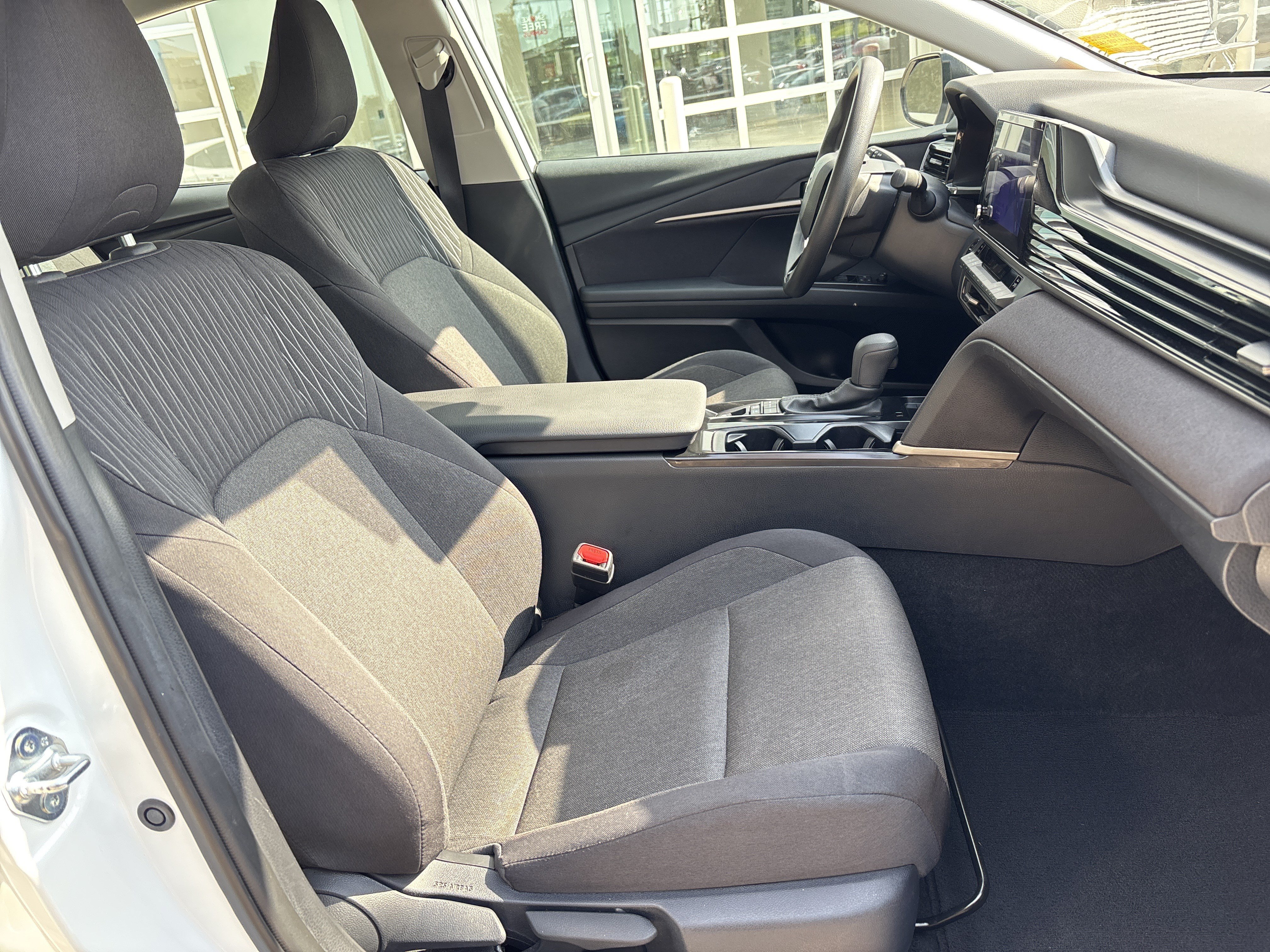 Used 2025 Toyota Camry Hybrid FWD image 28