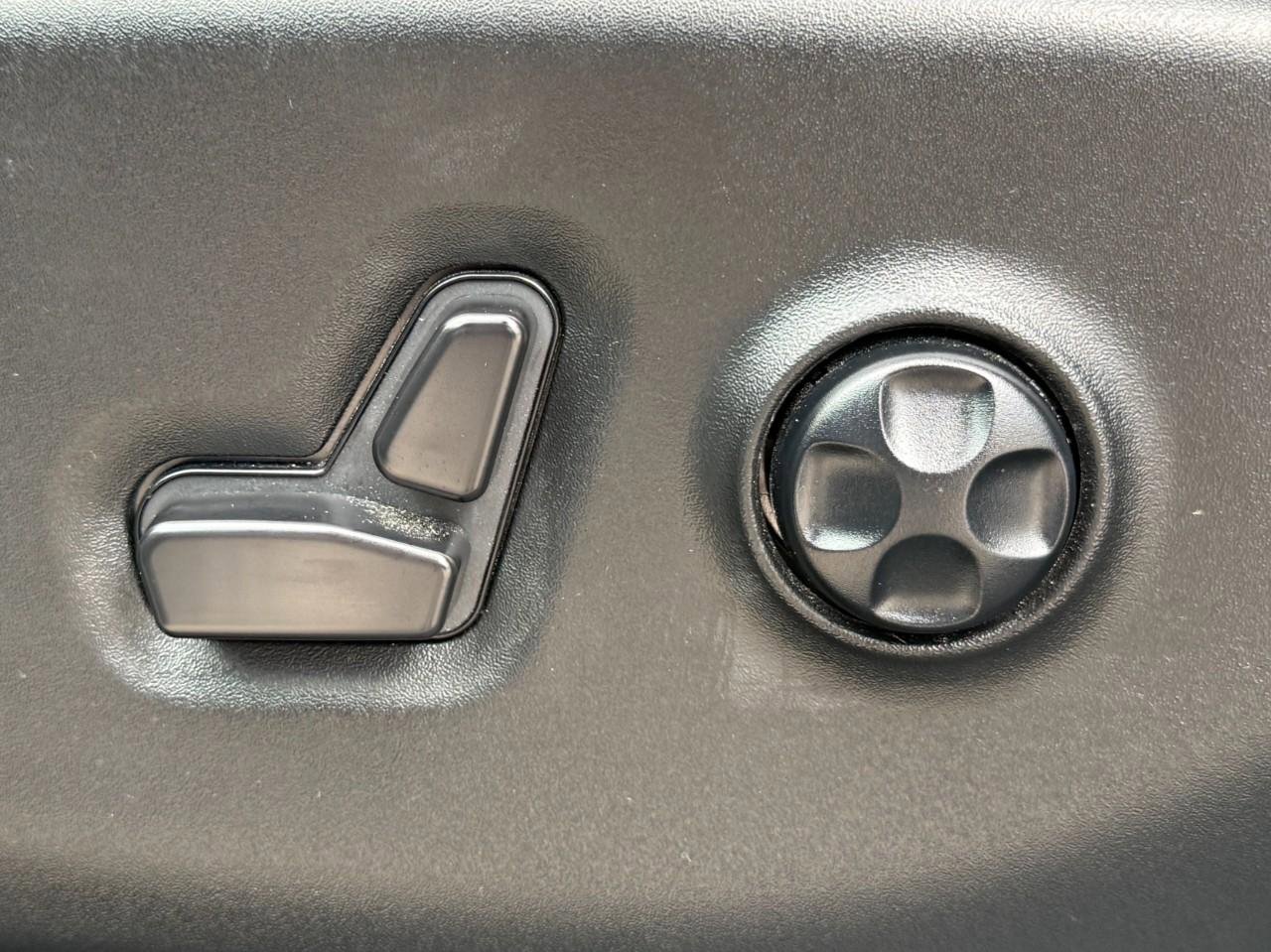 Used 2025 Chrysler Pacifica Limited FWD image 23