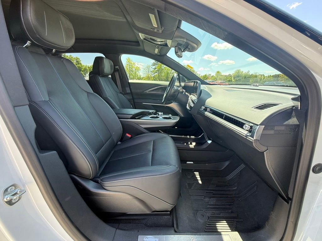 Certified 2024 Cadillac Lyriq Sport AWD/4WD image 34