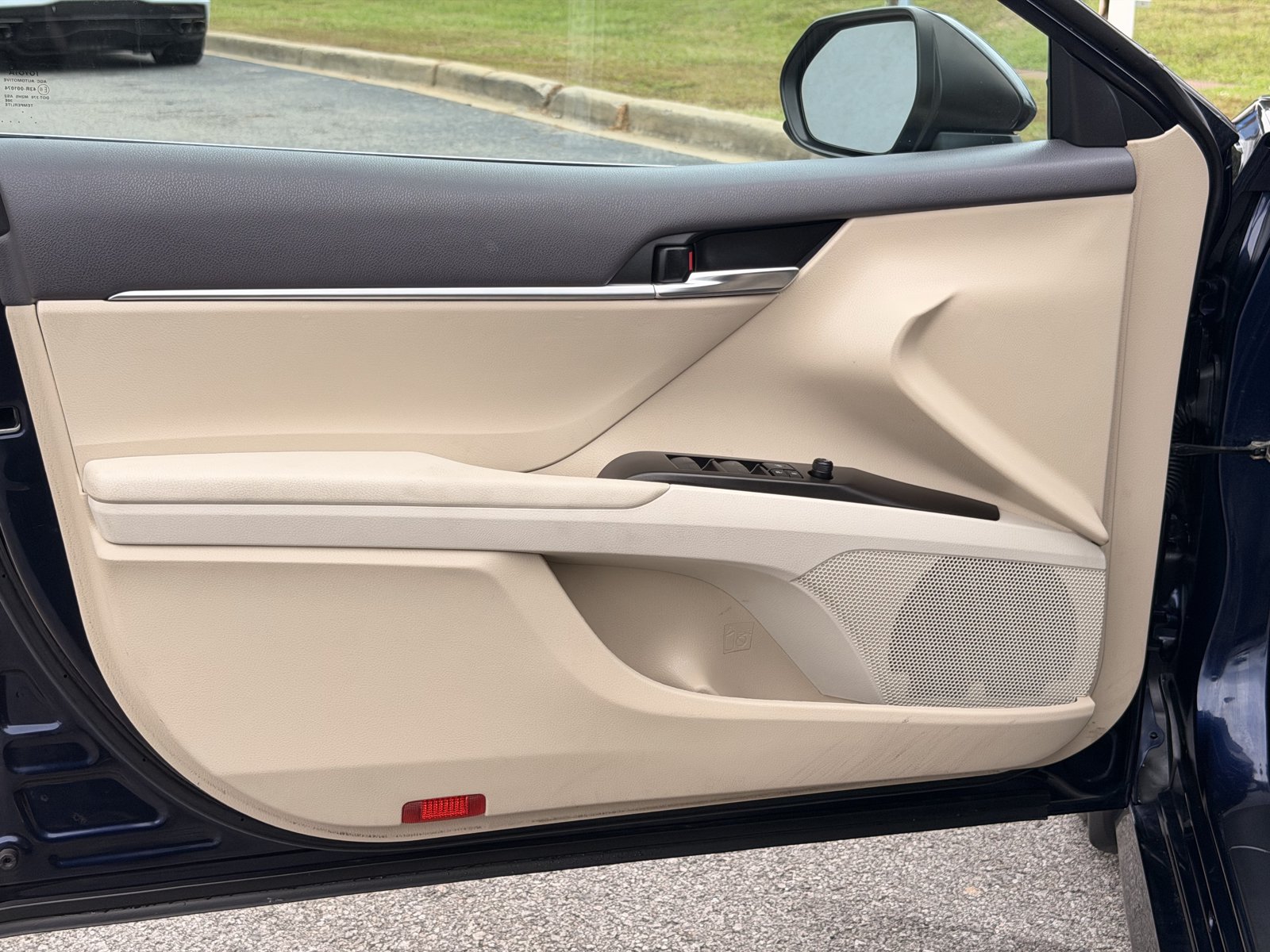 Used 2022 Toyota Camry LE AWD/4WD image 16