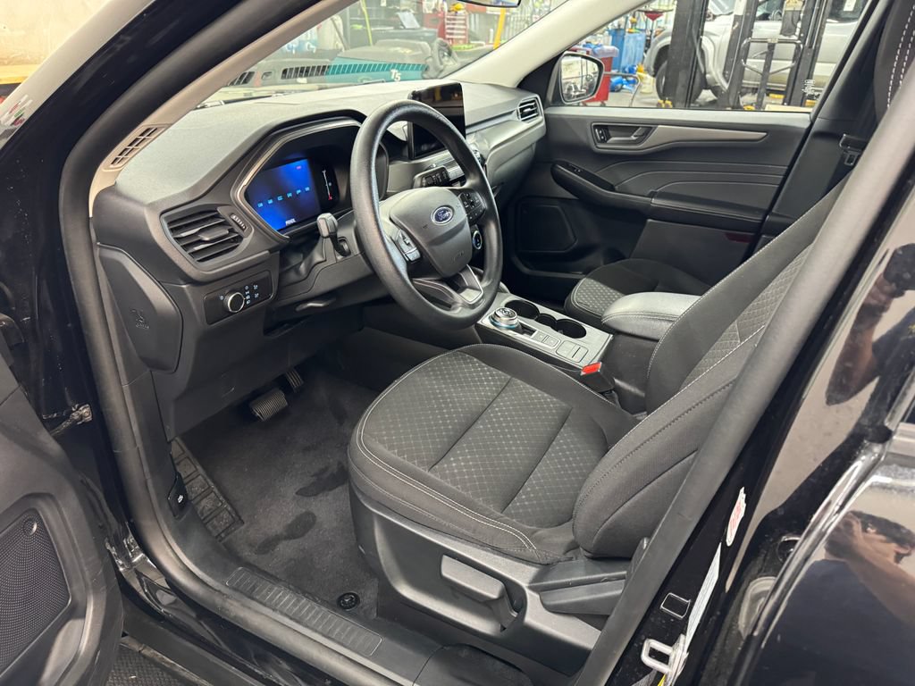 Used 2025 Ford Escape Active AWD/4WD image 15