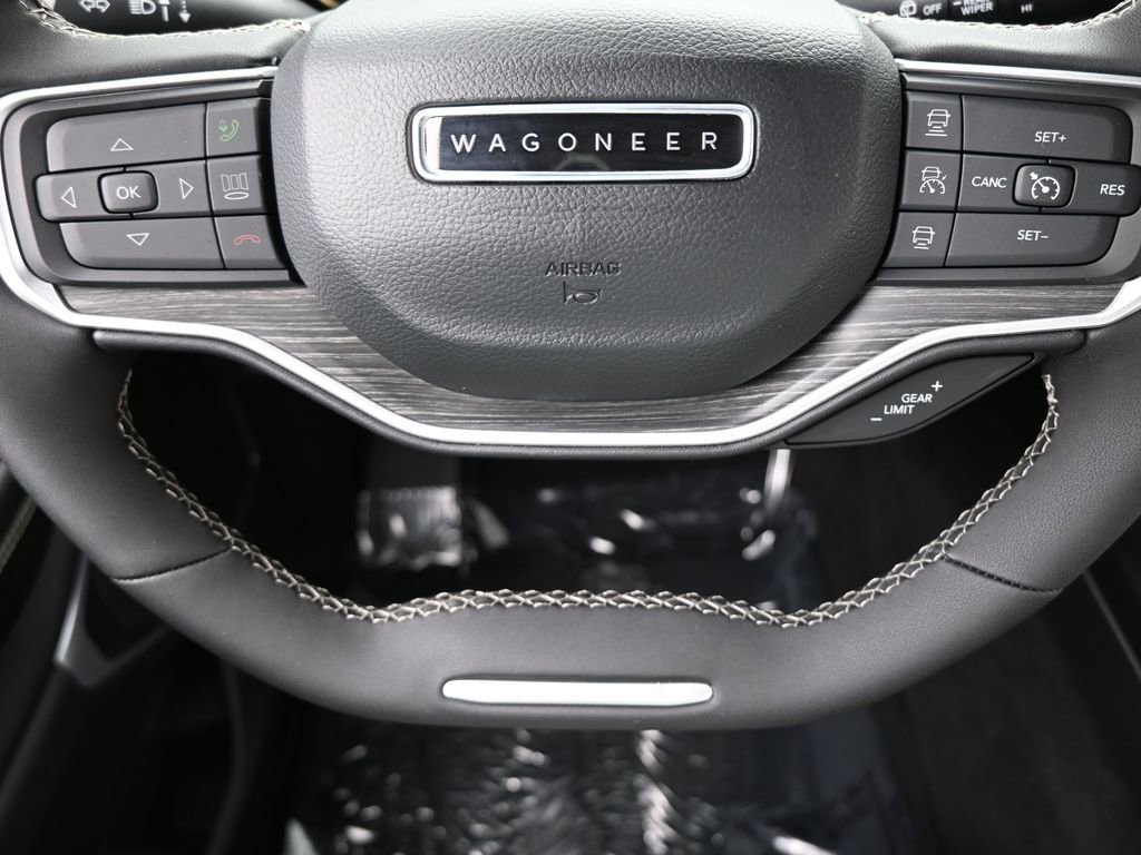 Used 2023 Jeep Wagoneer L Series III w/ Preferred Equipment Group image 31