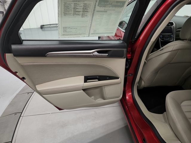 Used 2020 Ford Fusion SE FWD image 29