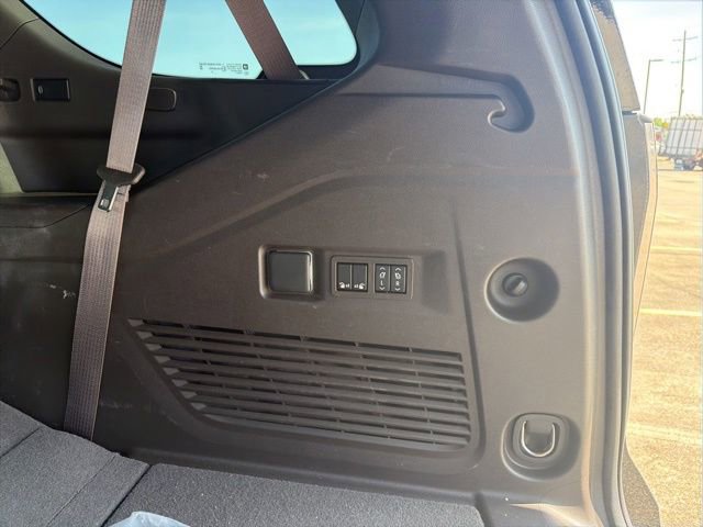 Used 2024 Chevrolet Tahoe Z71 w/ Z71 Off-Road Package image 16