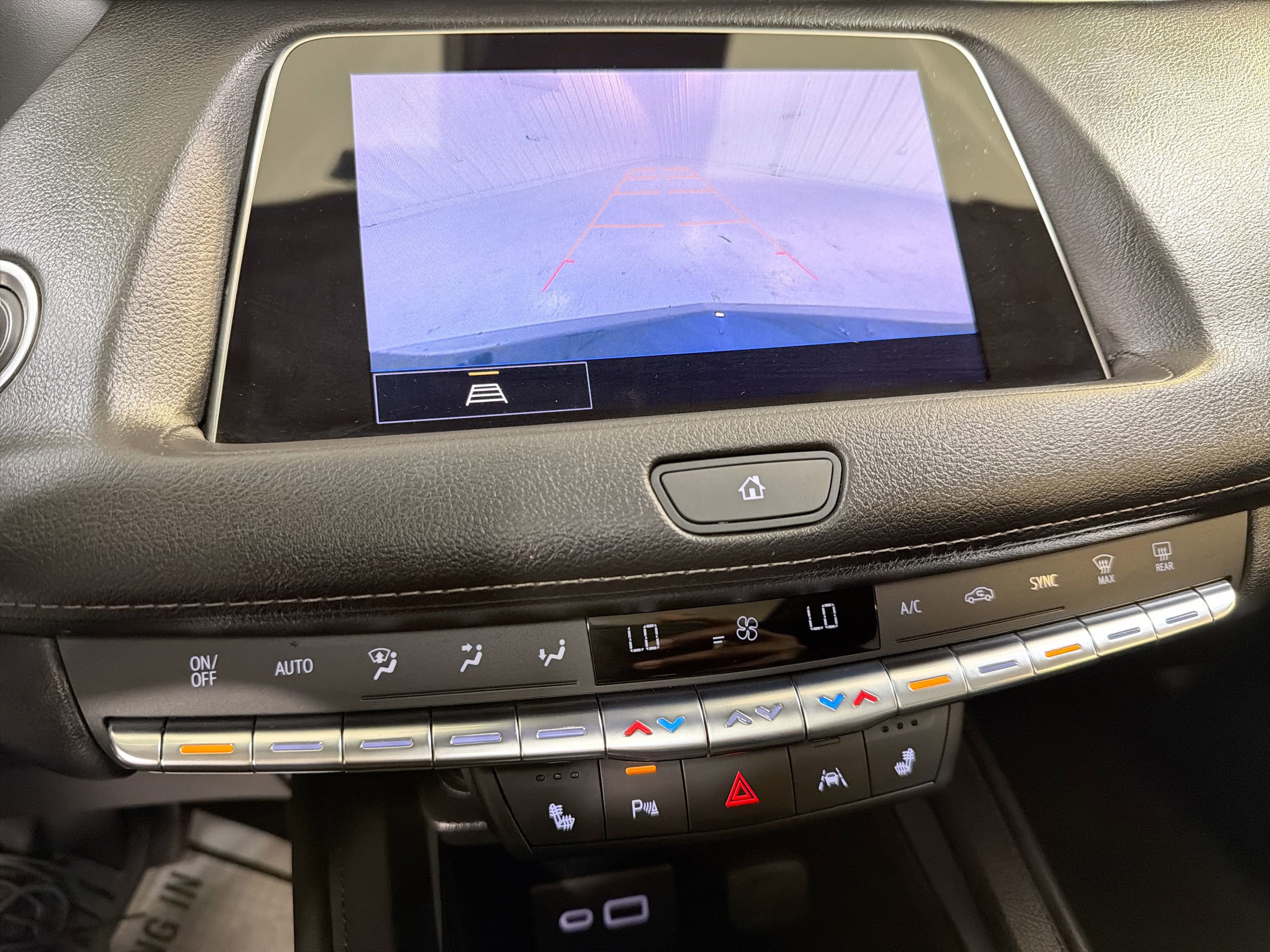 Used 2022 Cadillac XT4 Luxury w/ Cold Weather Package image 18