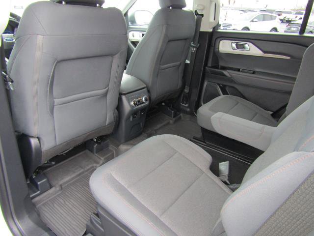 Used 2025 Ford Explorer Active AWD/4WD image 16