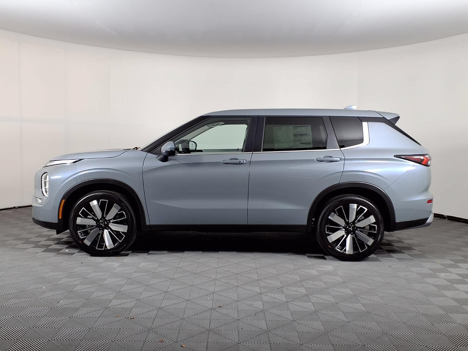 New 2026 Mitsubishi Outlander SE FWD image 4