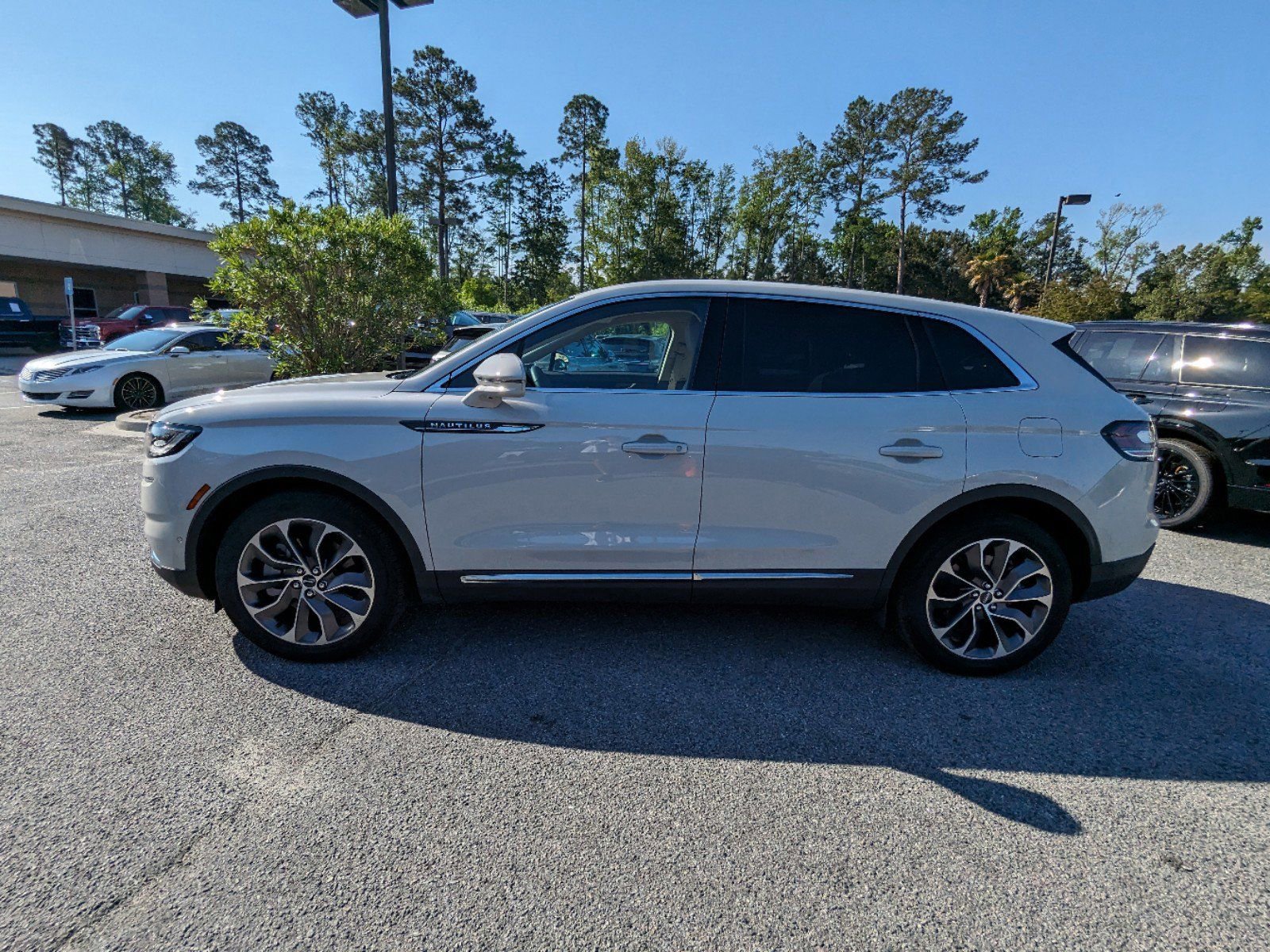 Certified 2023 Lincoln Nautilus Reserve w/ Equipment Group 201A image 8