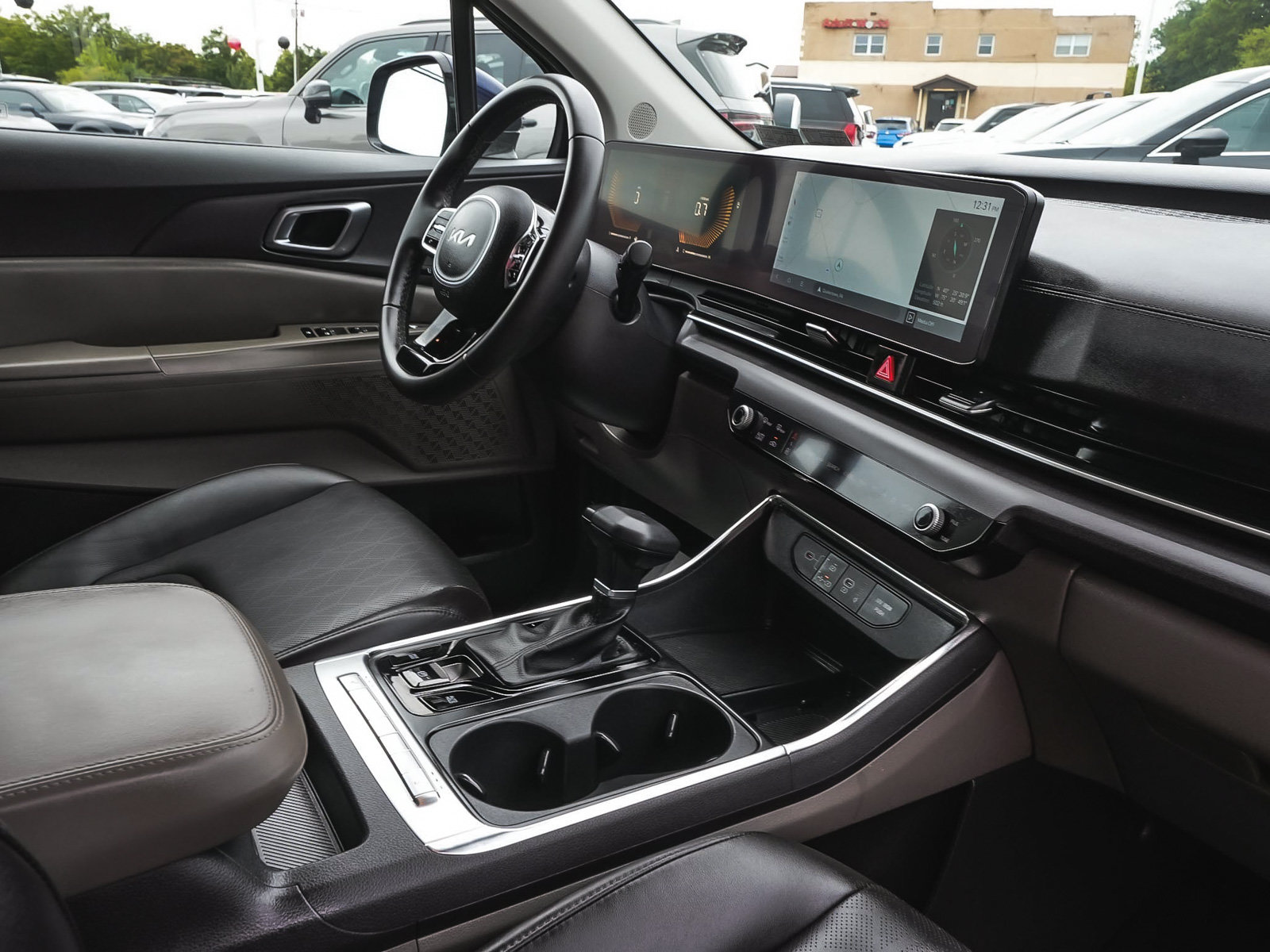 Used 2025 Kia Carnival EX FWD image 48