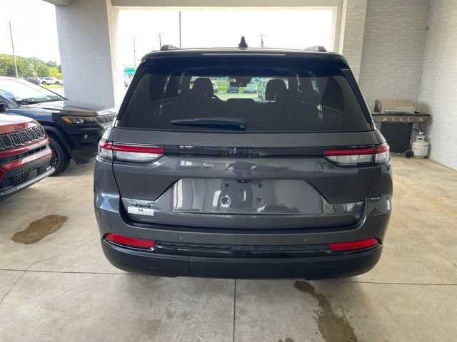 Used 2025 Jeep Grand Cherokee Altitude AWD/4WD image 7
