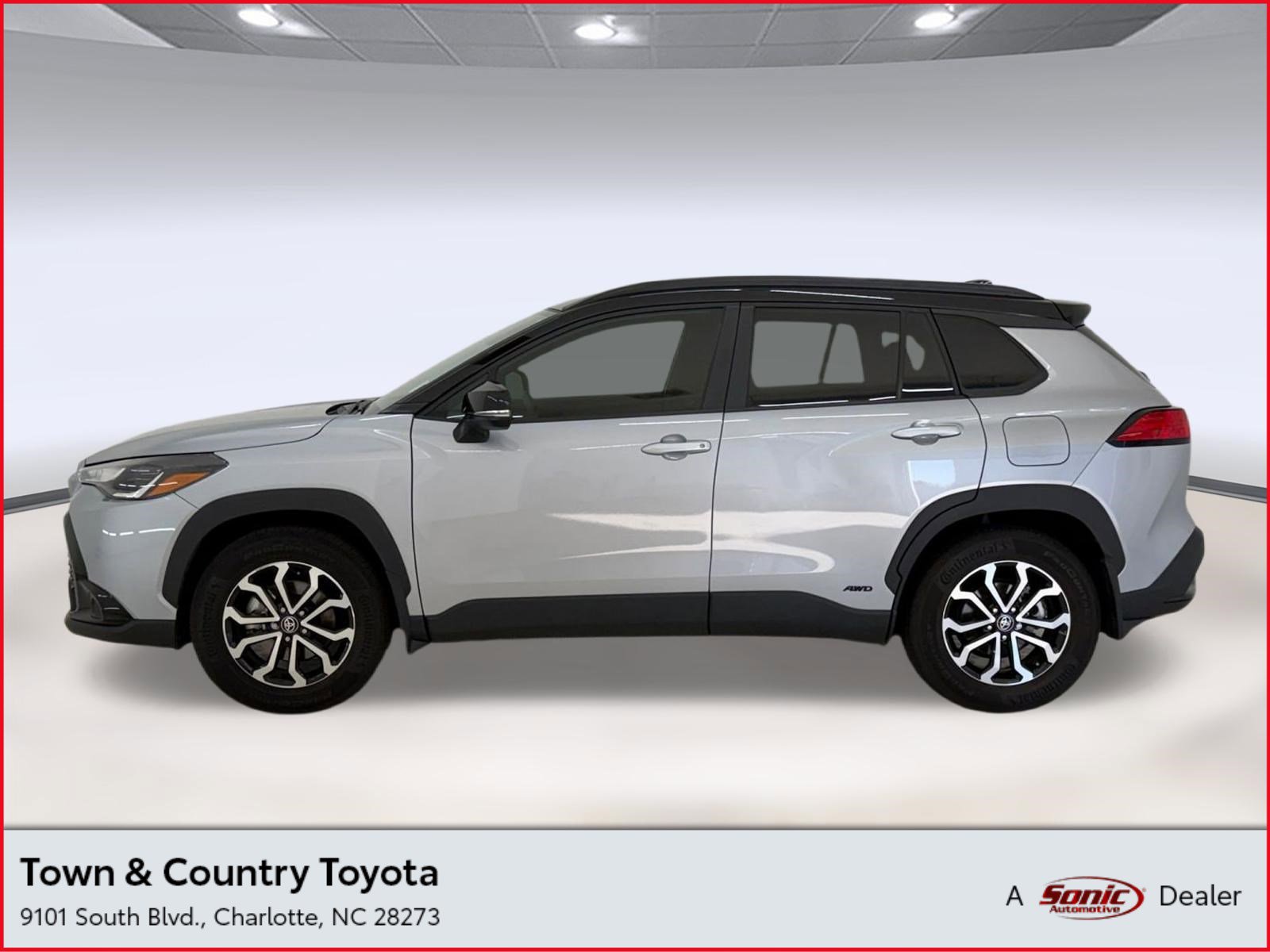 Used 2024 Toyota Corolla Cross SE w/ Moonroof Package