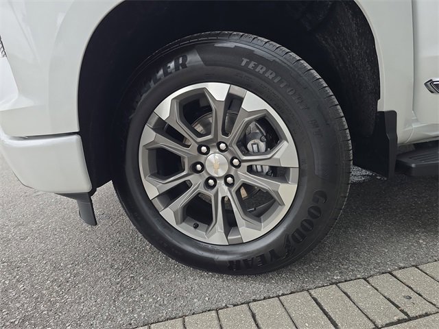 Certified 2023 Chevrolet Silverado 1500 High Country w/ Z71 Off-Road Package image 31