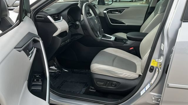 Used 2021 Toyota RAV4 XLE Premium AWD/4WD image 18