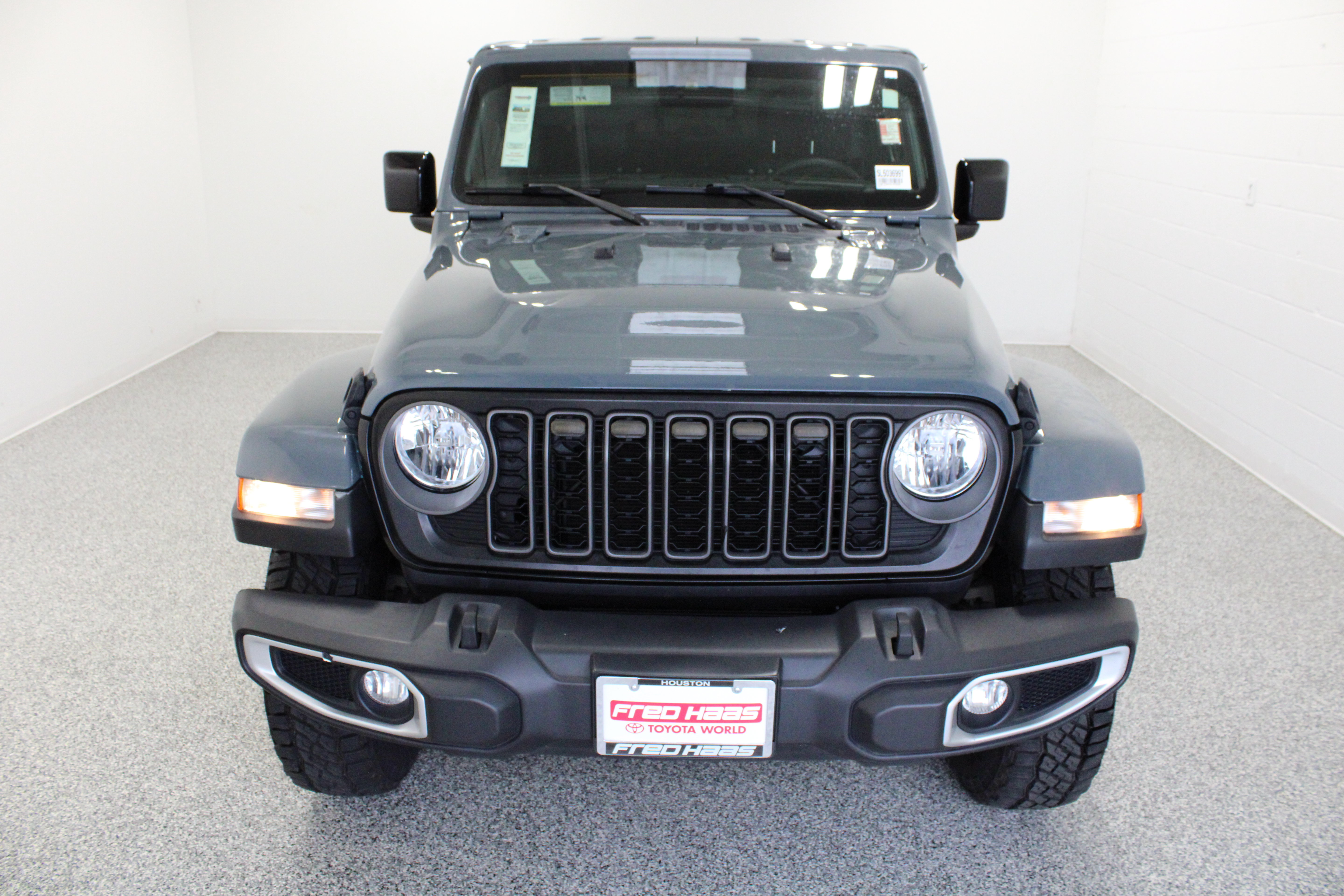 Used 2025 Jeep Gladiator Sport AWD/4WD image 3