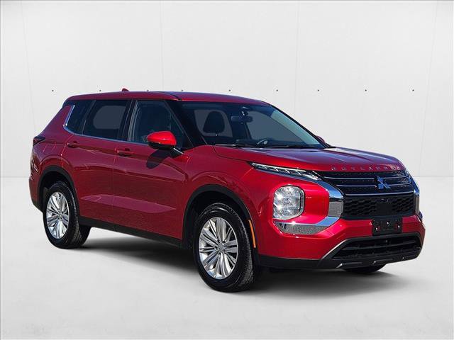 Used 2024 Mitsubishi Outlander ES image 3