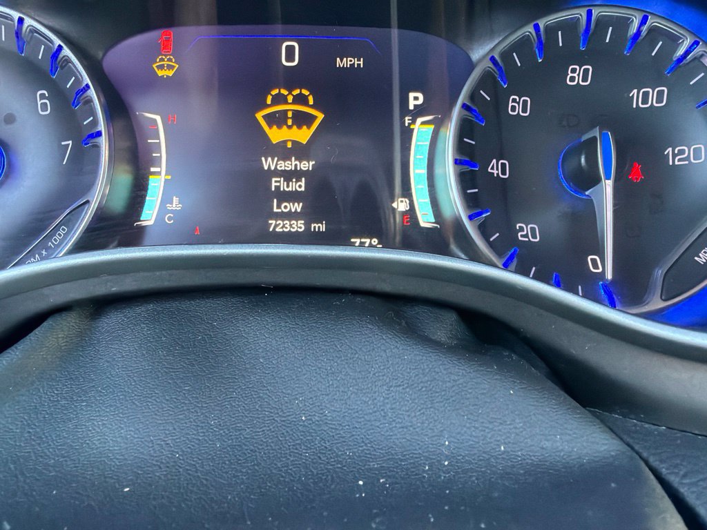 Used 2024 Chrysler Pacifica Touring-L FWD image 2