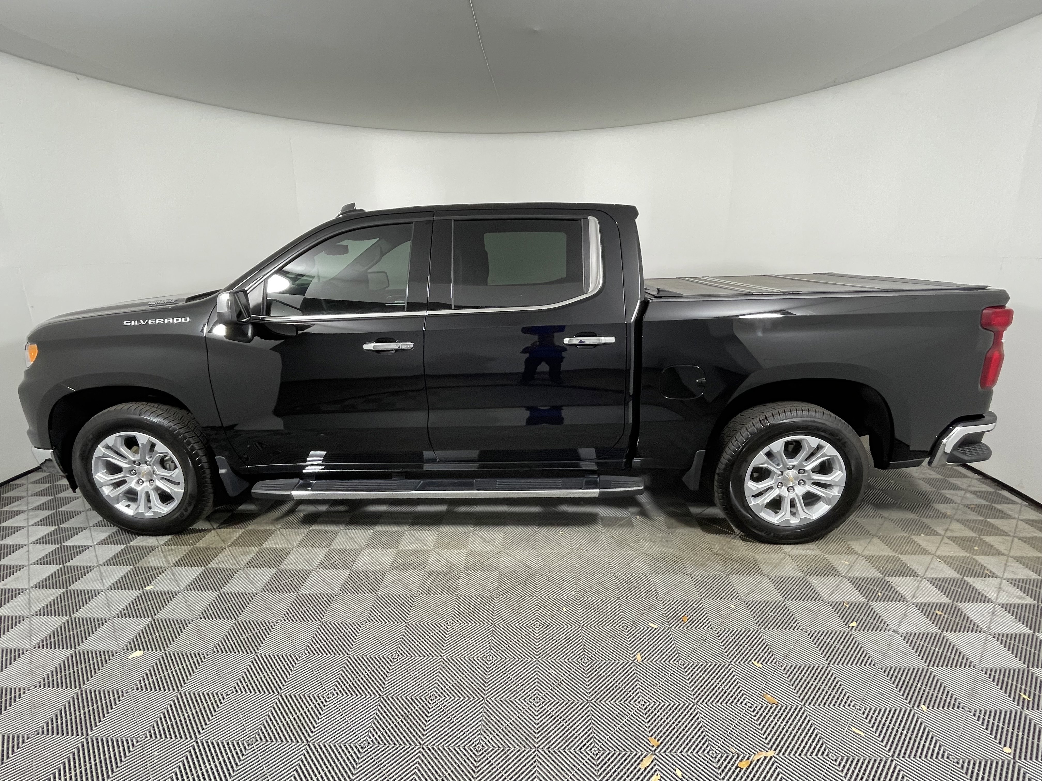 Used 2026 Chevrolet Silverado 1500 LTZ RWD image 2