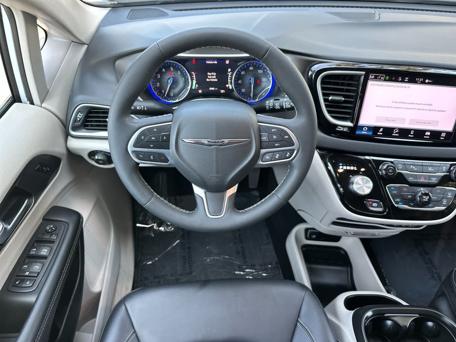 Used 2024 Chrysler Pacifica Touring-L FWD image 14