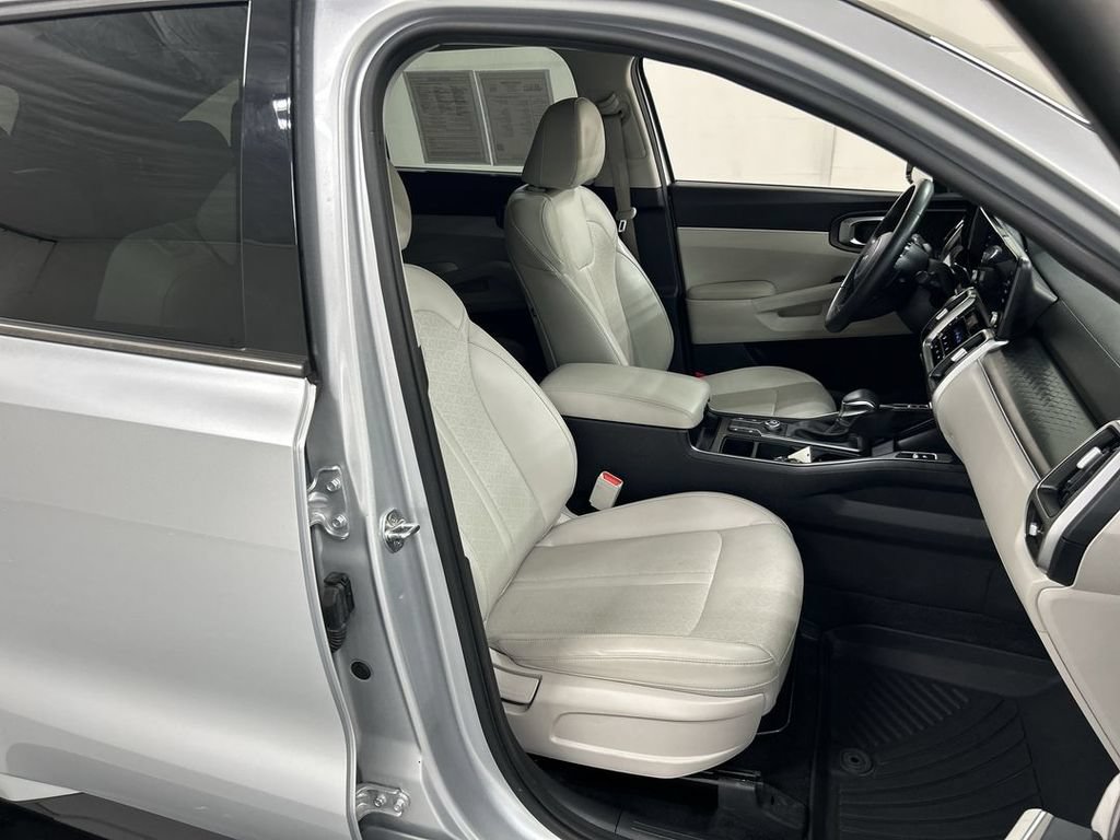 Used 2022 Kia Sorento S FWD image 24