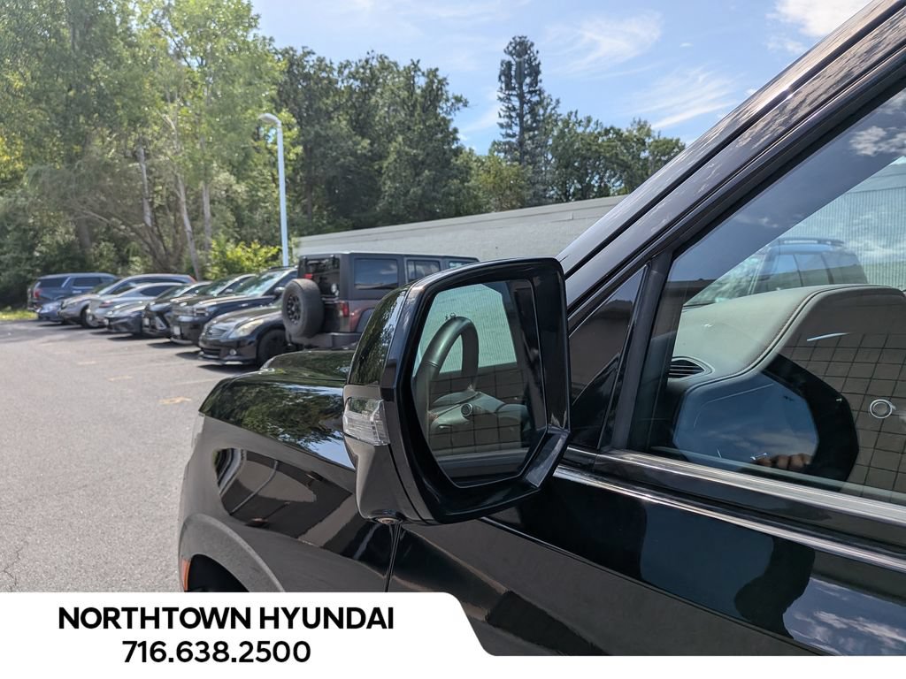 Used 2022 Chevrolet Tahoe RST w/ Luxury Package AWD/4WD image 41