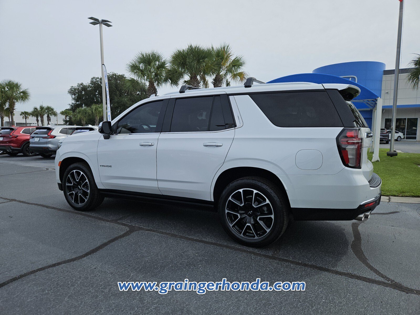 Used 2023 Chevrolet Tahoe Premier AWD/4WD image 3
