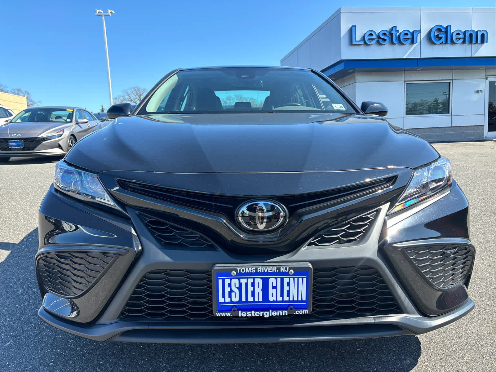 Used 2023 Toyota Camry SE w/ Cold Weather Package image 4