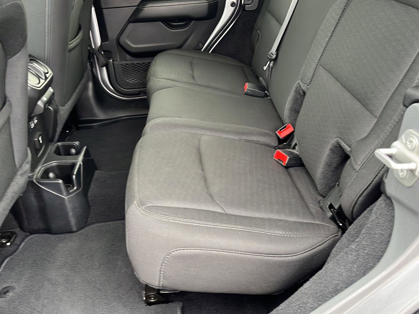 Used 2019 Jeep Wrangler Unlimited Sahara image 34