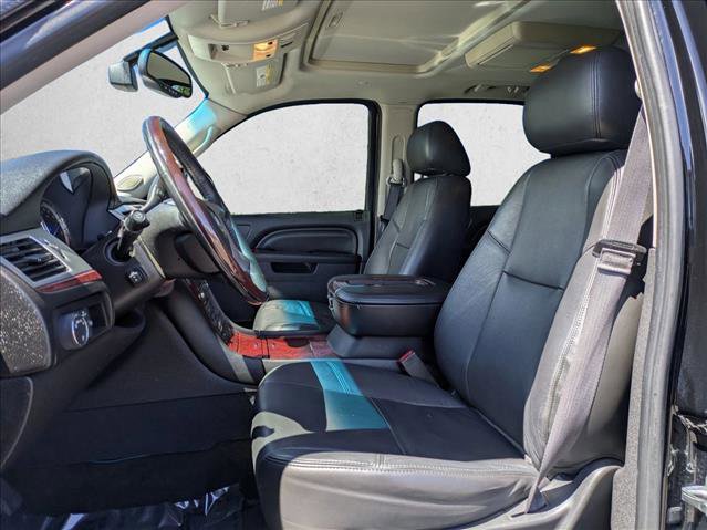 Used 2013 Cadillac Escalade Premium RWD image 17