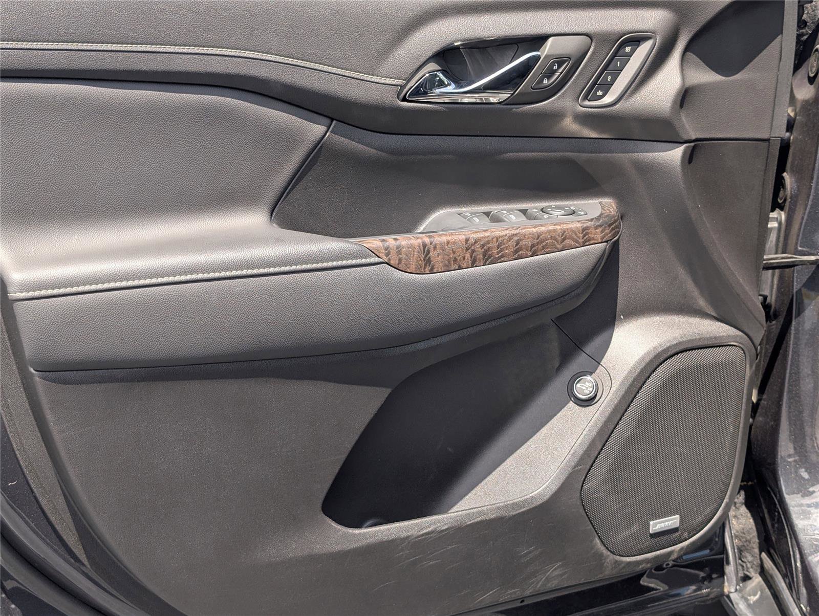 Used 2023 GMC Acadia Denali w/ Denali Ultimate Package FWD image 13