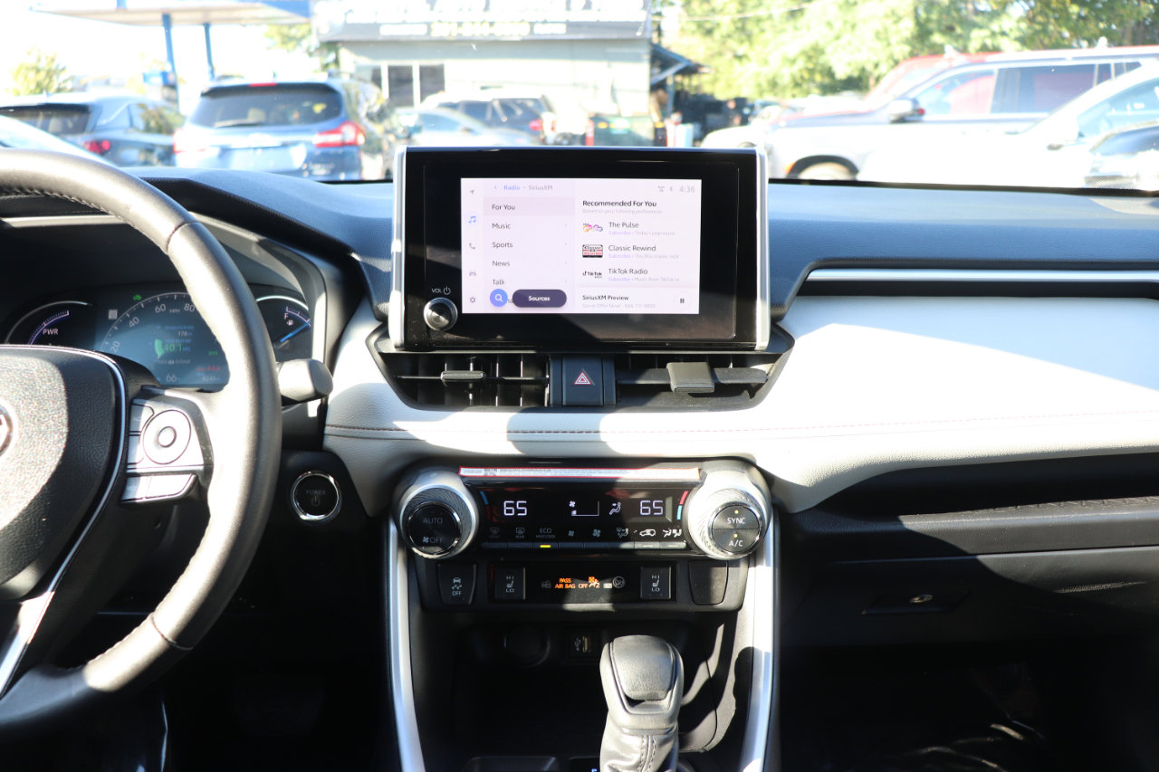 Used 2025 Toyota RAV4 XLE image 19