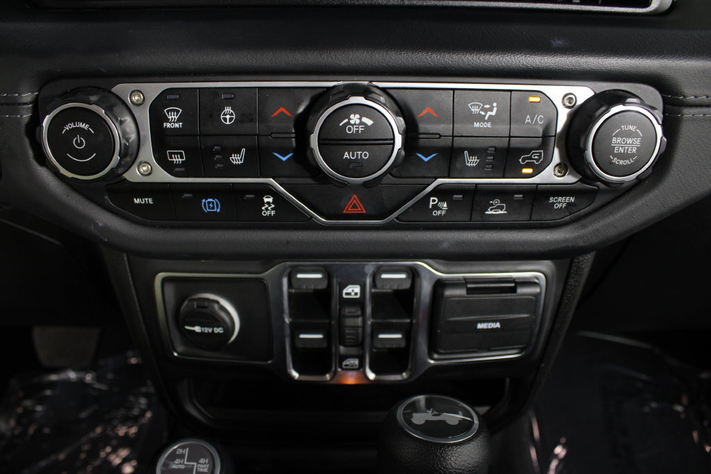 Used 2025 Jeep Wrangler Unlimited Sahara w/ Safety Group AWD/4WD image 6