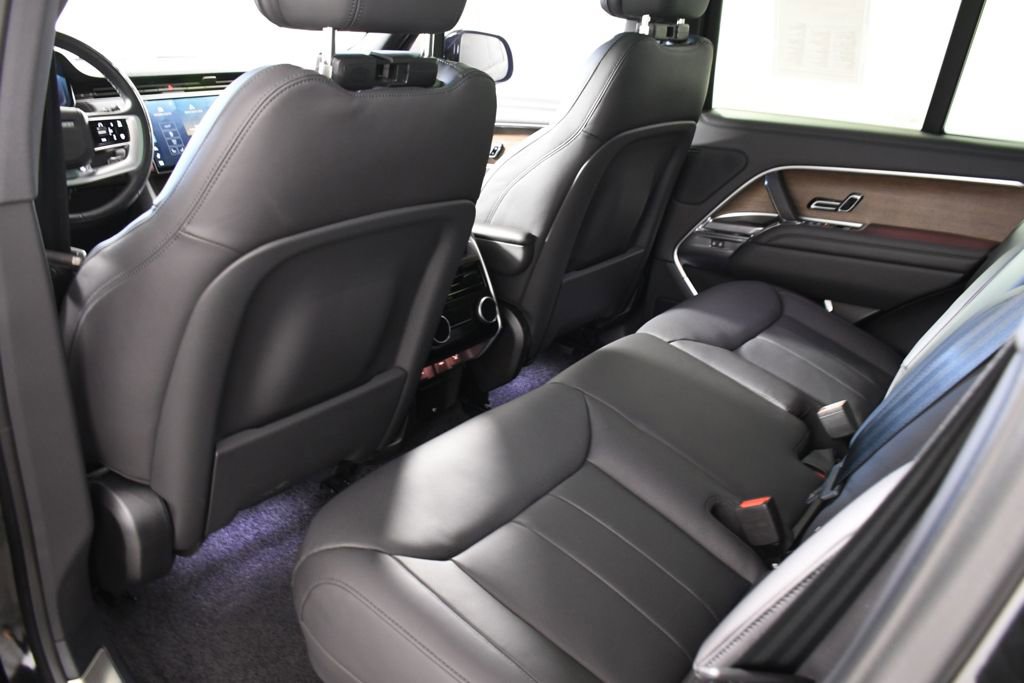Certified 2025 Land Rover Range Rover SE image 26