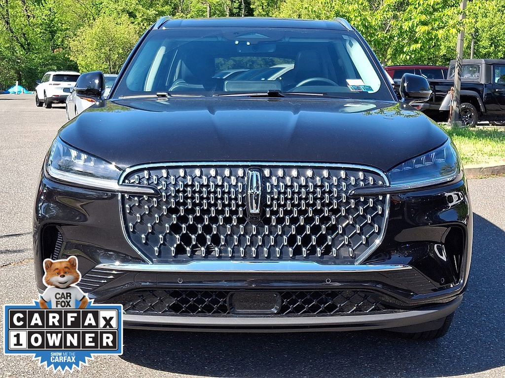 Used 2025 Lincoln Aviator AWD image 2