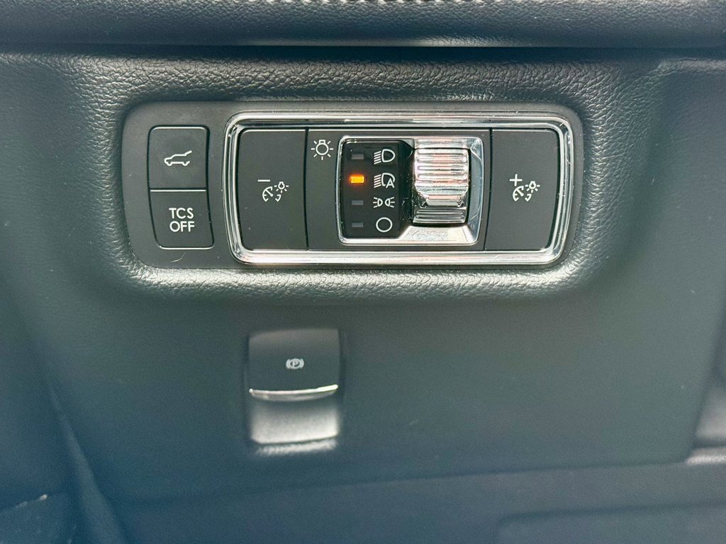 Used 2021 Lincoln Nautilus FWD w/ Equipment Group 101A image 21