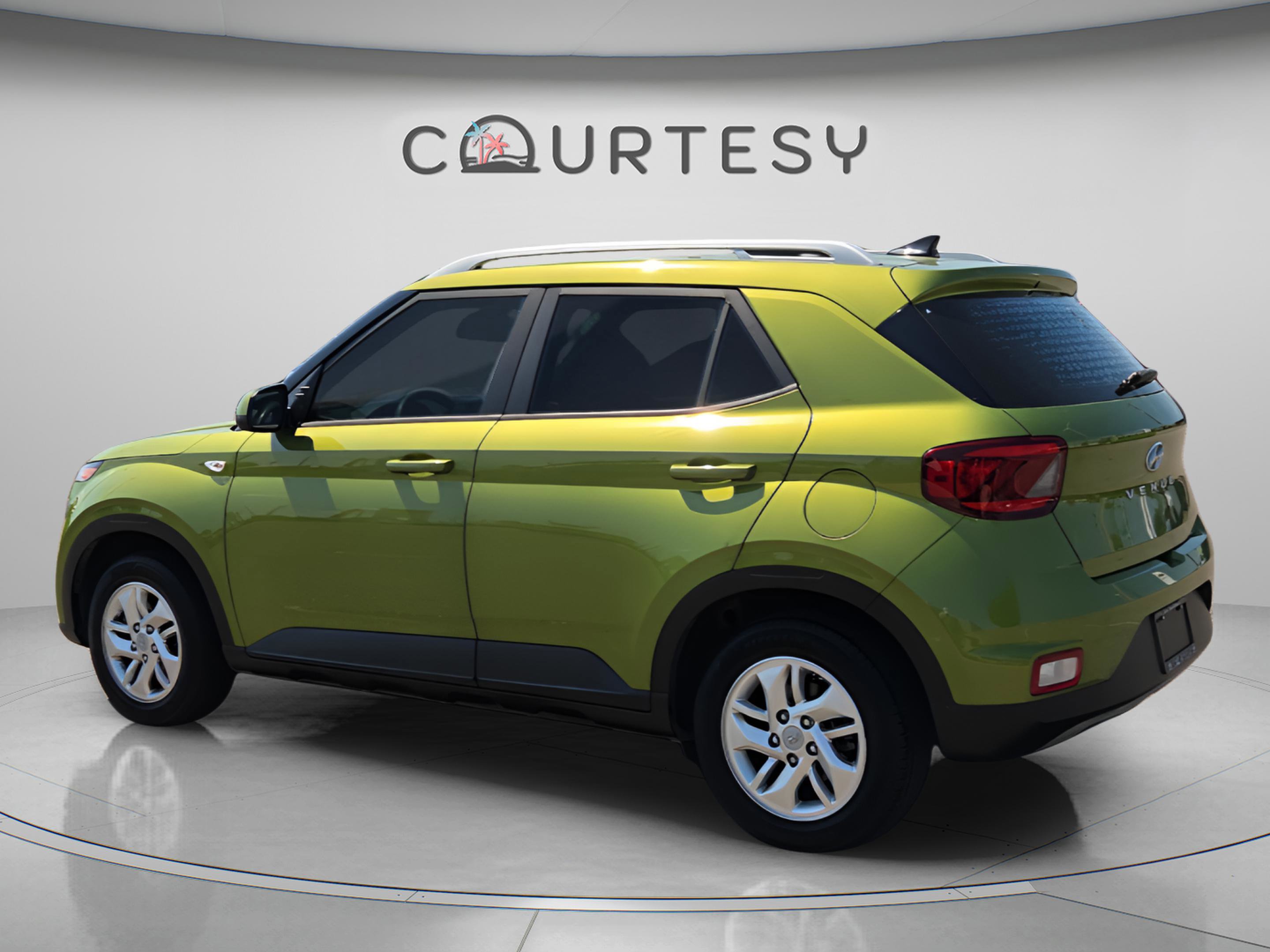 Used 2020 Hyundai Venue SEL image 3