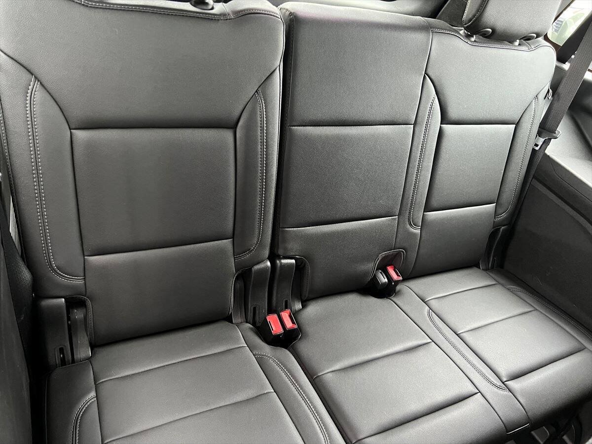 Used 2021 Chevrolet Tahoe Z71 w/ Luxury Package AWD/4WD image 9