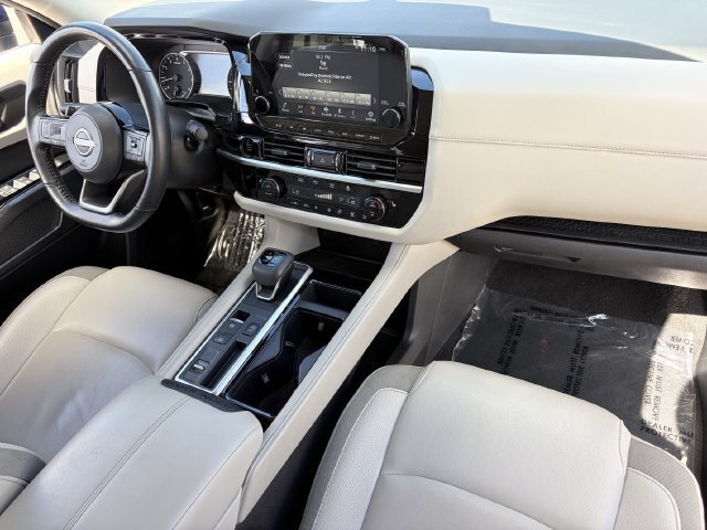 Used 2025 Nissan Pathfinder SL FWD image 13