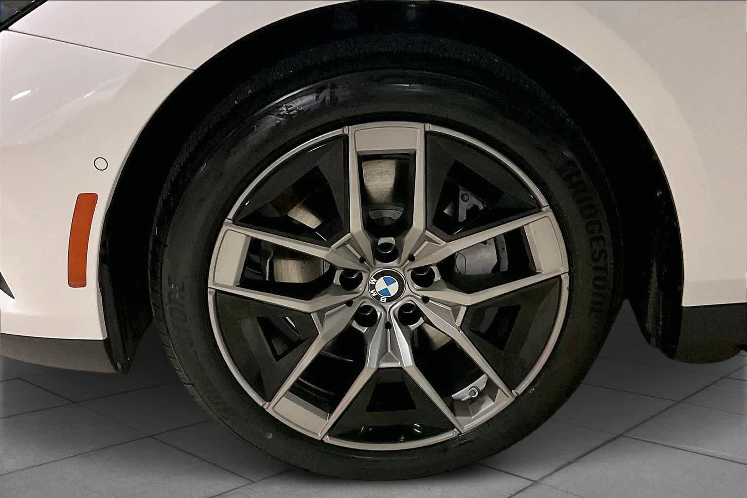 Used 2026 BMW 540i xDrive w/ Premium Package AWD/4WD image 11