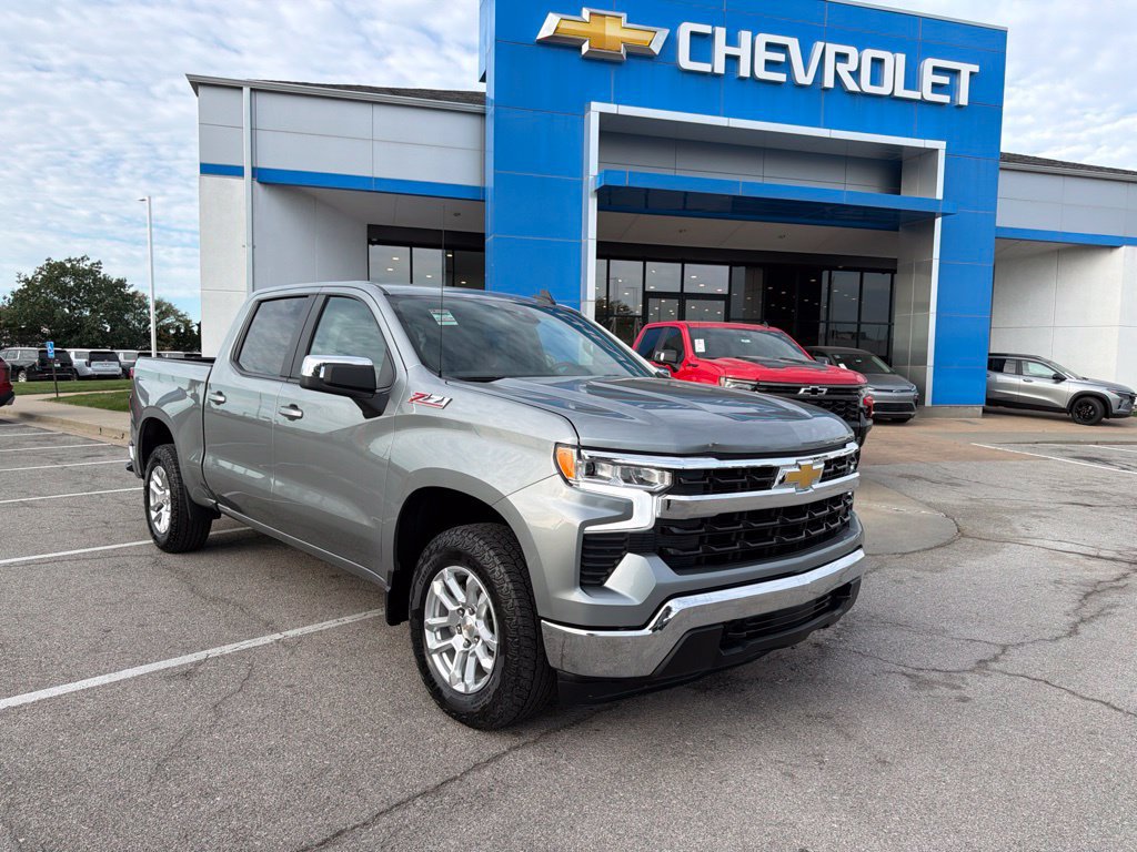 Used 2025 Chevrolet Silverado 1500 LT AWD/4WD image 1