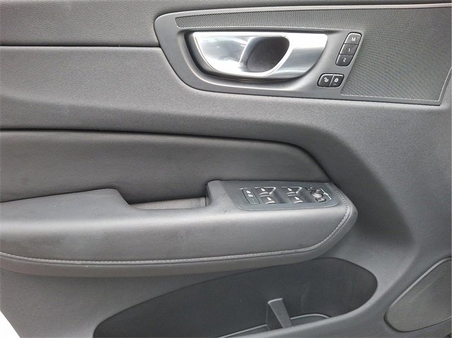 Certified 2025 Volvo XC60 B5 Plus image 9