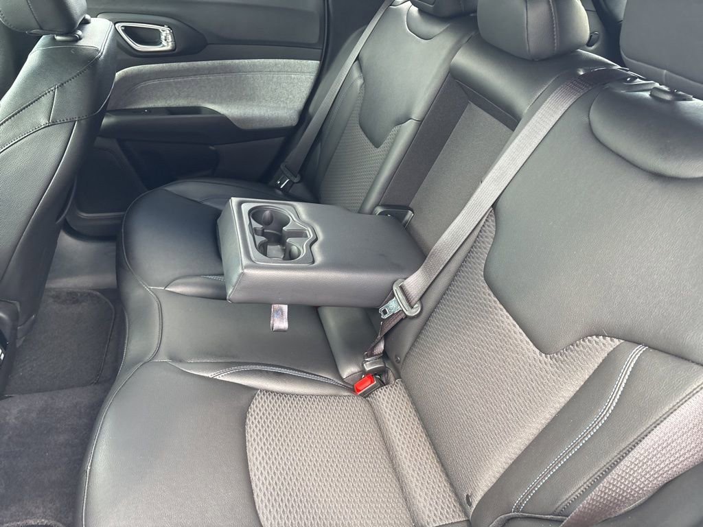 Used 2024 Jeep Compass Latitude image 15