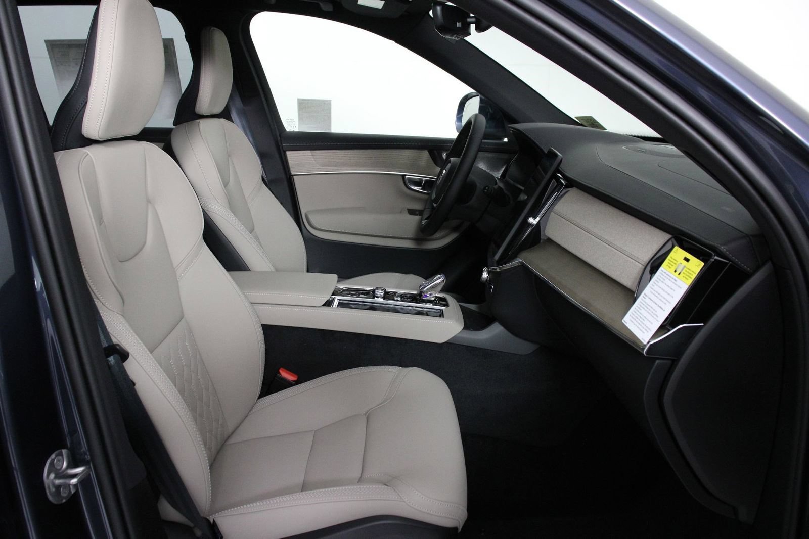 New 2026 Volvo XC90 T8 Plus AWD/4WD image 10