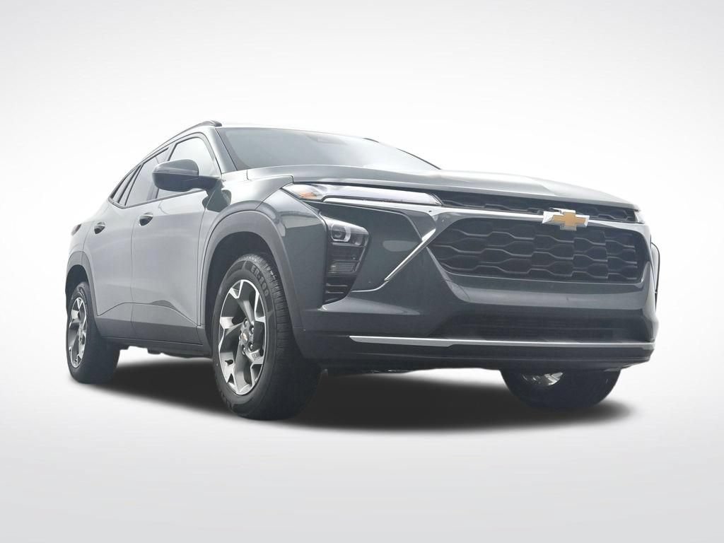 Used 2025 Chevrolet Trax LT FWD image 31