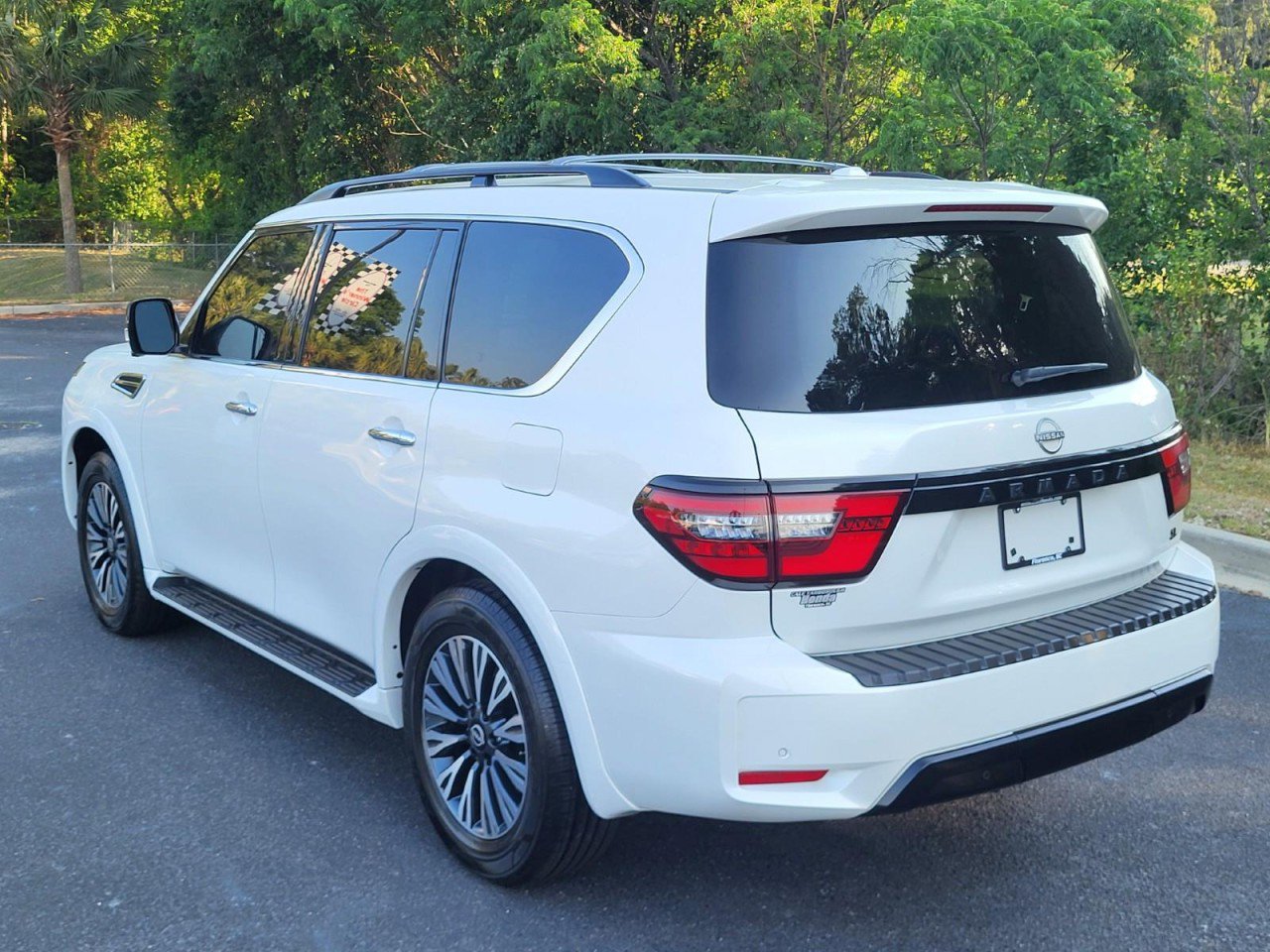 Used 2023 Nissan Armada SL w/ Midnight Edition Package AWD/4WD image 6
