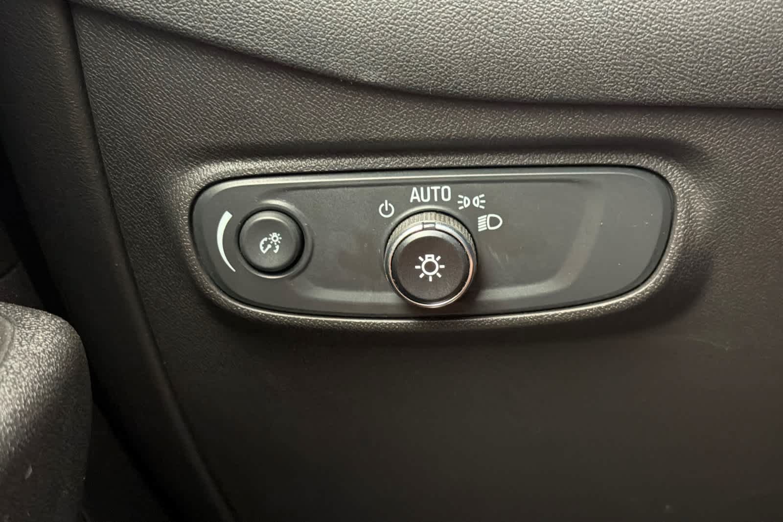 Used 2024 Chevrolet Equinox LT FWD image 30