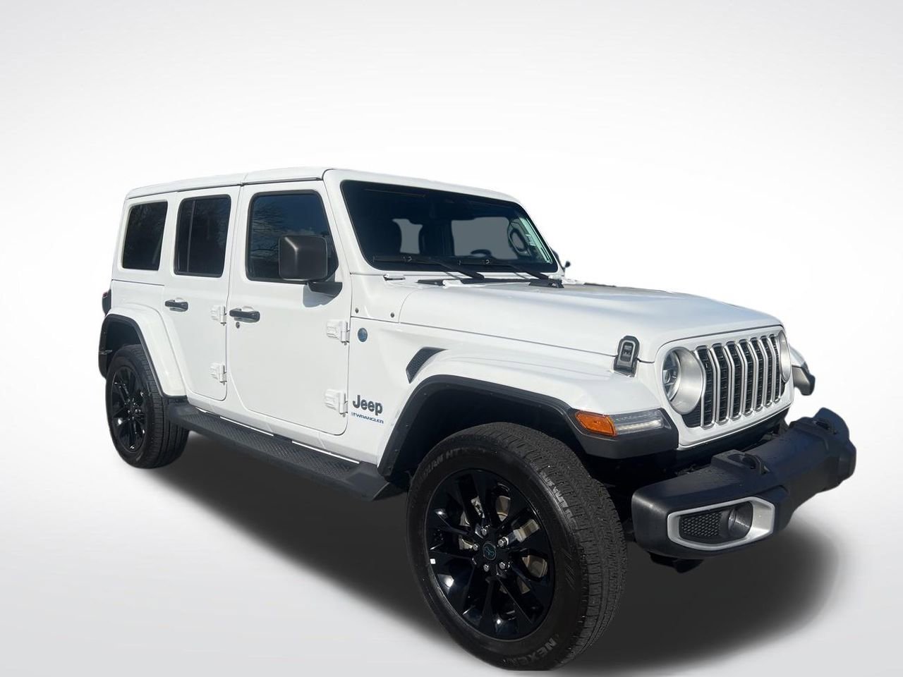 Used 2025 Jeep Wrangler Sahara 4xe image 9